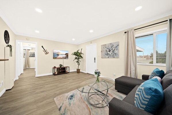 Family Apartment | Living room | TV