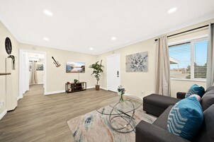 Family Apartment | Living room | TV