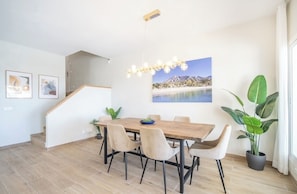 Dining - 4-bedroom, 3-bathroom villa with a private pool, stunning sea and mountain views (Estepona)