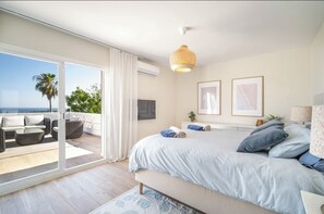 4 bedrooms, in-room safe, desk, iron/ironing board