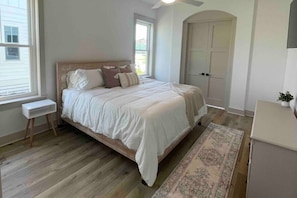5 bedrooms, free WiFi, bed sheets - New, Family-Friendly Home - 2 Minute Walk To The Beach (Port St. Joe)