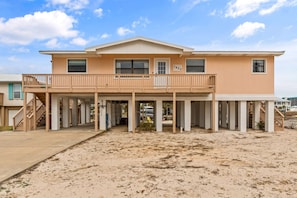 Exterior - Canal Oasis: Serene Waterside (Navarre)