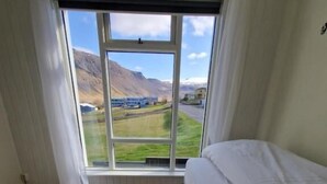 Panoramic Single Room | Desk, soundproofing, WiFi (free), individually decorated - Sólgarður (Vesturbyggð)
