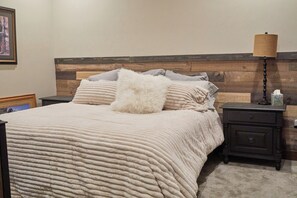 6 bedrooms, desk, iron/ironing board, travel cot