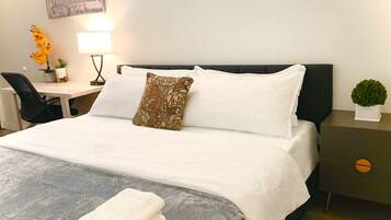 1 slaapkamer, een strijkplank/strijkijzer, wifi, beddengoed