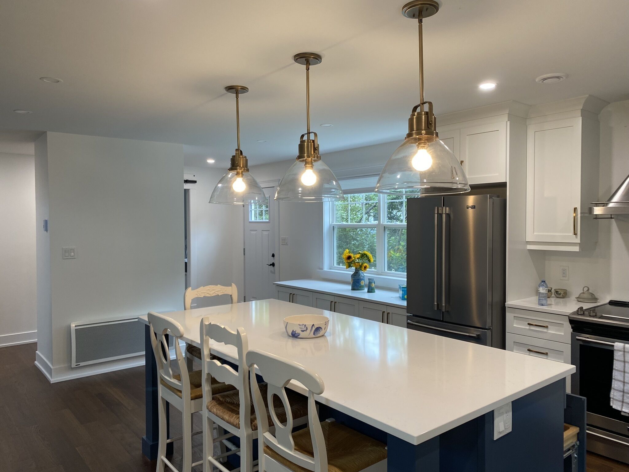 Kitchen island with 4 barstools