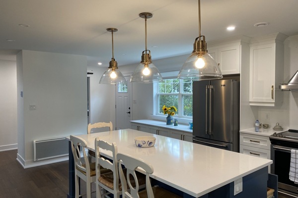 Kitchen island with 4 barstools