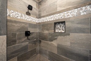 Ensemble douche/baignoire, serviettes fournies