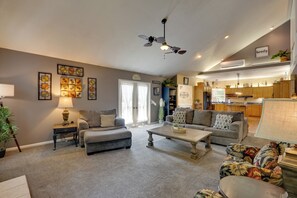 TV, fireplace