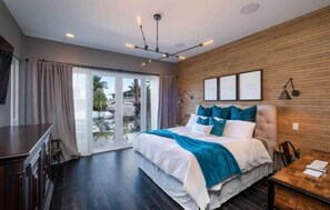 3 Schlafzimmer, Schreibtisch, Bügeleisen/Bügelbrett, Reisekinderbett