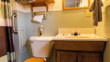 Basic Single Room | Bathroom