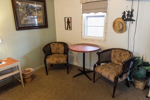 Basic-Einzelzimmer | Wohnbereich