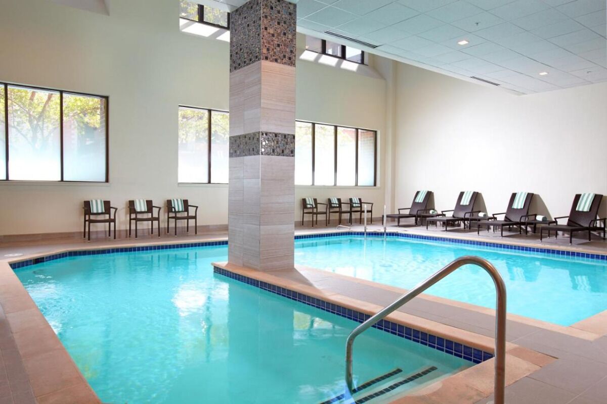 Always a Great Idea To Unwind! Parking, Onsite Pool, Near The Capitol