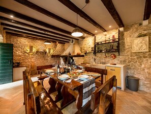 Dining - Authentic Stone House Lola (Makarska)