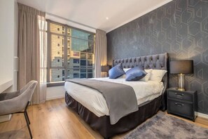 Desk, iron/ironing board, WiFi, bed sheets