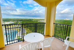 Property grounds - ADA condo close to Disney, Universal & OCCC! Pools, game room & firework shows (Orlando)