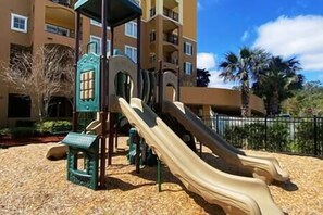 Children's area - Close to Disney, Universal & OCCC! Pools, game room & balcony for firework shows (Orlando)