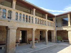 Front of property - Casa das Capelas (Vilamarín)