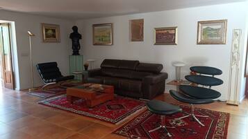 Télévision LED de 32 pouces avec chaßnes par satellite, télévision