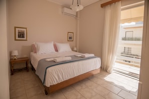 2 habitaciones, escritorio y espacio para trabajar con laptop 