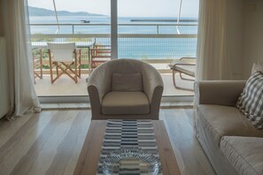 Panorama appartement | Woonruimte | Een 27-inch flatscreentelevisie met kabelzenders en een televisie