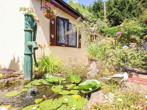 Cottage | Property grounds - Turnpike Lodge (Paignton)