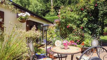 Cottage | Outdoor dining