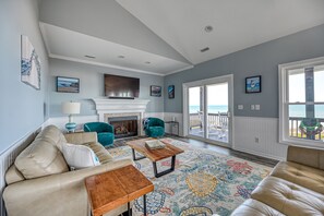 Smart TV, fireplace, ping pong, books