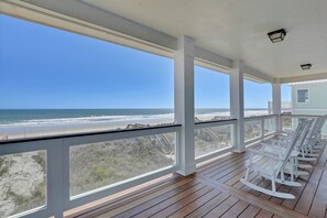 Property grounds - Turtle’s Trove Oceanfront House in North Topsail Beach - 5 beds, 5.5 baths (North Topsail Beach)