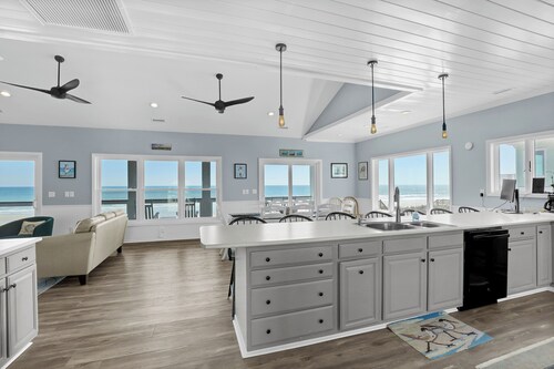 Turtle’s Trove Oceanfront House in North Topsail Beach - 5 beds, 5.5 baths