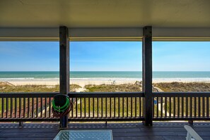 Property grounds - Turtle’s Trove Oceanfront House in North Topsail Beach - 5 beds, 5.5 baths (North Topsail Beach)