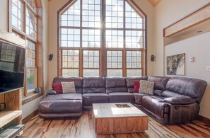 Televisión y chimenea