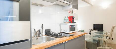 Microwave, oven, cookware/dishes/utensils