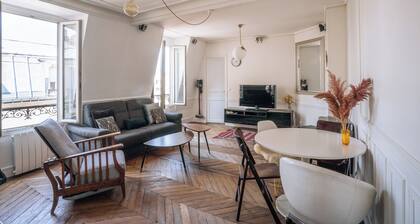 Aprt with amazing Eiffel Tower view!