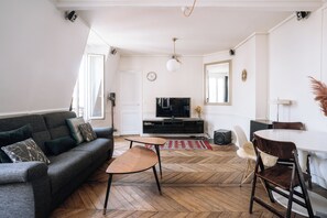 Fernseher, Kamin, Arbeitsbereiche