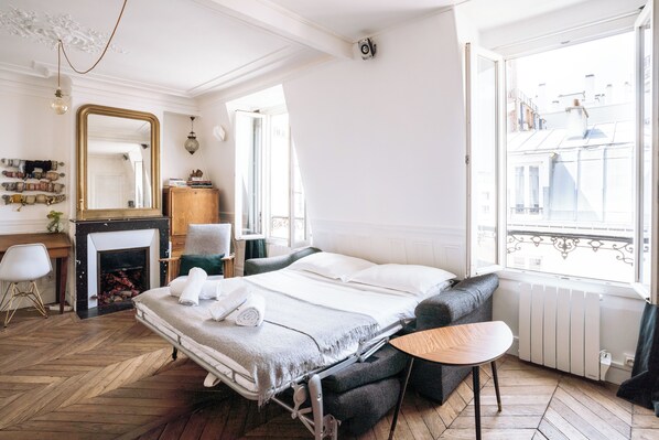 1 bedroom, iron/ironing board, internet, bed sheets