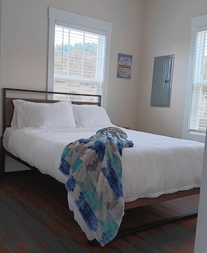 2 bedrooms, iron/ironing board, travel cot, free WiFi