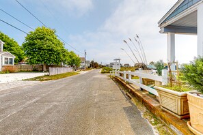 Property grounds - Seaside condo with patio, beach access, loft, board games, gas grill, & firepit (Chatham)