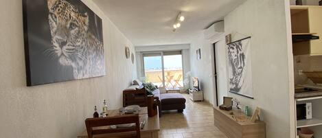 Fernseher, Tischtennisplatte