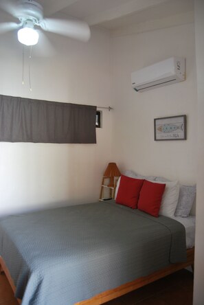 Basic Double Room | Living area - Plunge Hotel (Tamarindo)