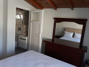 4 bedrooms, iron/ironing board, WiFi, bed sheets - İVery close to the city, 4+1 villa with private pool and garden (Dalyan)