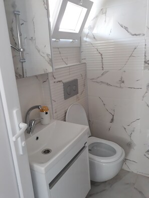 Shower, hair dryer, towels, toilet paper - İVery close to the city, 4+1 villa with private pool and garden (Dalyan)