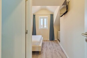 1 chambre, fer et planche à repasser, lit parapluie, Wi-Fi