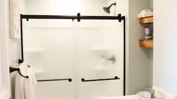 Shower, shampoo