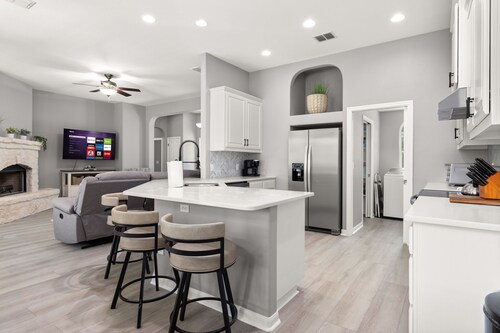 Charming 4 Bedroom House near Lake McQueeney