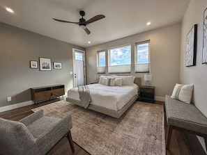 3 habitaciones, escritorio, tabla de planchar con plancha y wifi gratis