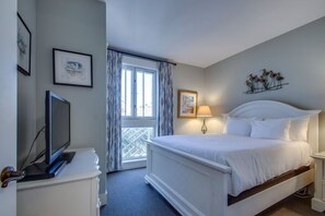 2 bedrooms, iron/ironing board, Internet, bed sheets - 2 BR/2 BA With 6 Seater Golf Cart, Village of Baytowne Wharf (Miramar Beach)