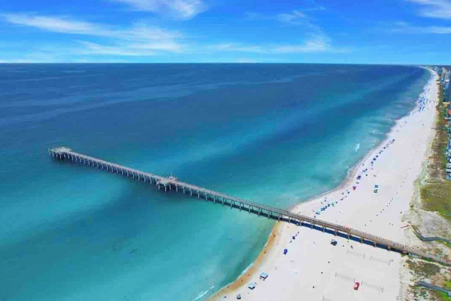 بالقرب من الشاطئ