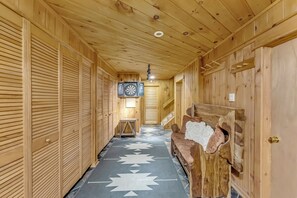 Interior - Stunning Ellicottville Hilltop Ski Chalet (Ellicottville)