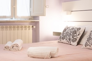 2 bedrooms, iron/ironing board, travel cot, free WiFi